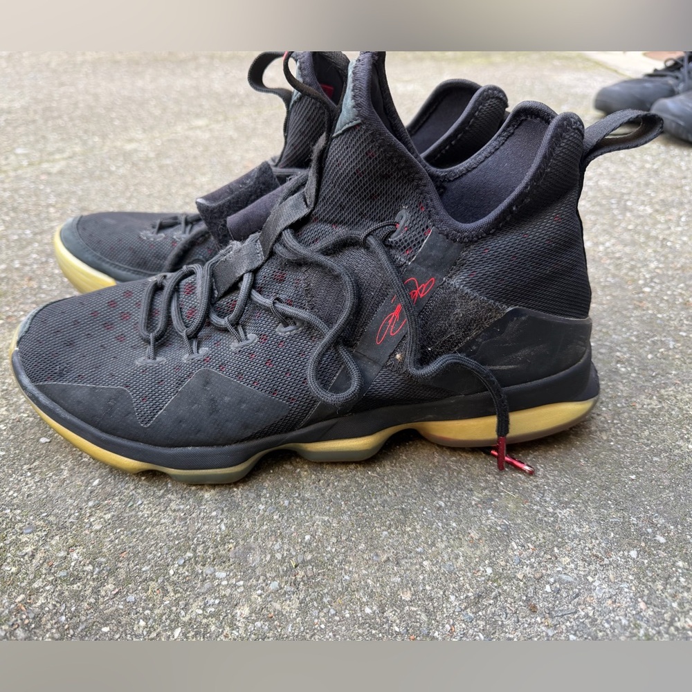 Nike Black and Gold Men's Athletic Sneakers